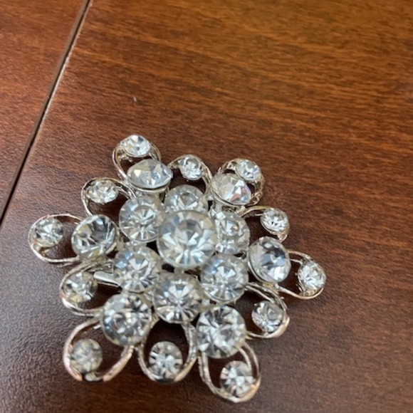 Brooch - Picture 1 of 2